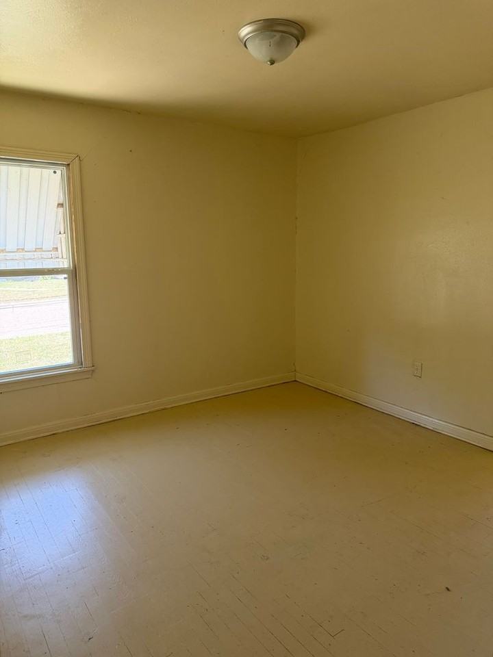 3833 Rolando Ave - Photo 5 of 14
