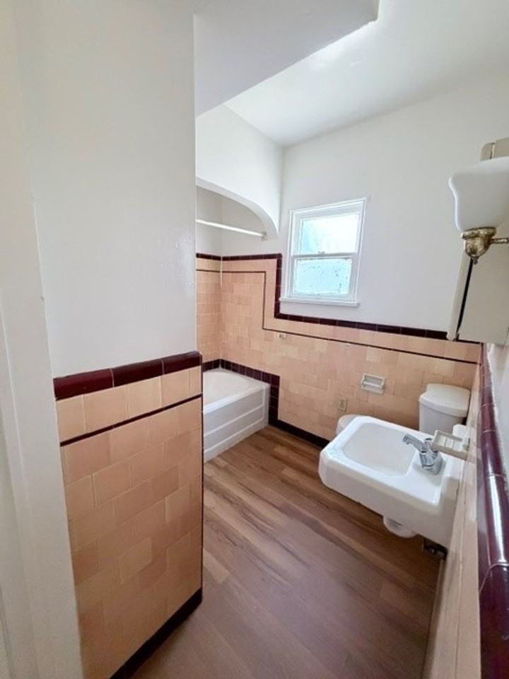 2802 Monterey St - Photo 3 of 9
