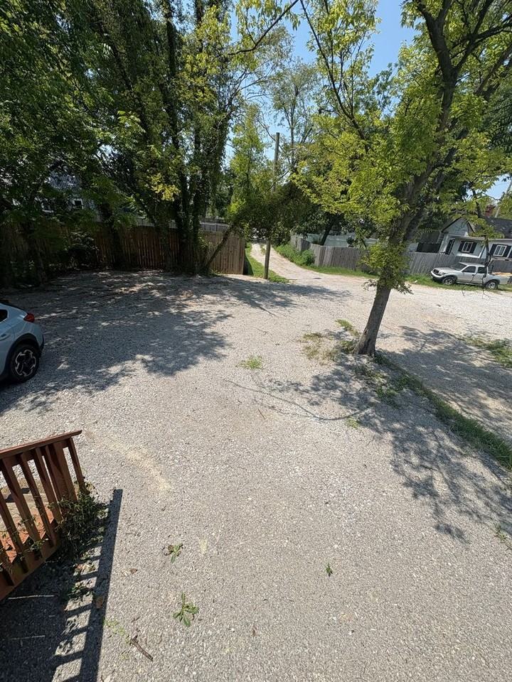 1107 S Willow St - Photo 4 of 11
