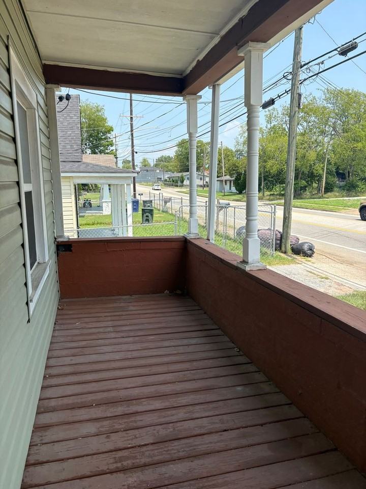 1107 S Willow St - Photo 6 of 11