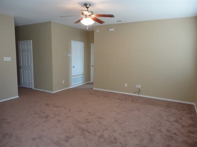 3204 Royal Crest Dr - Photo 2 of 12