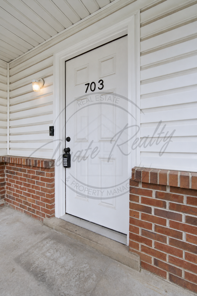 703 Linden Green Dr - Photo 4 of 20