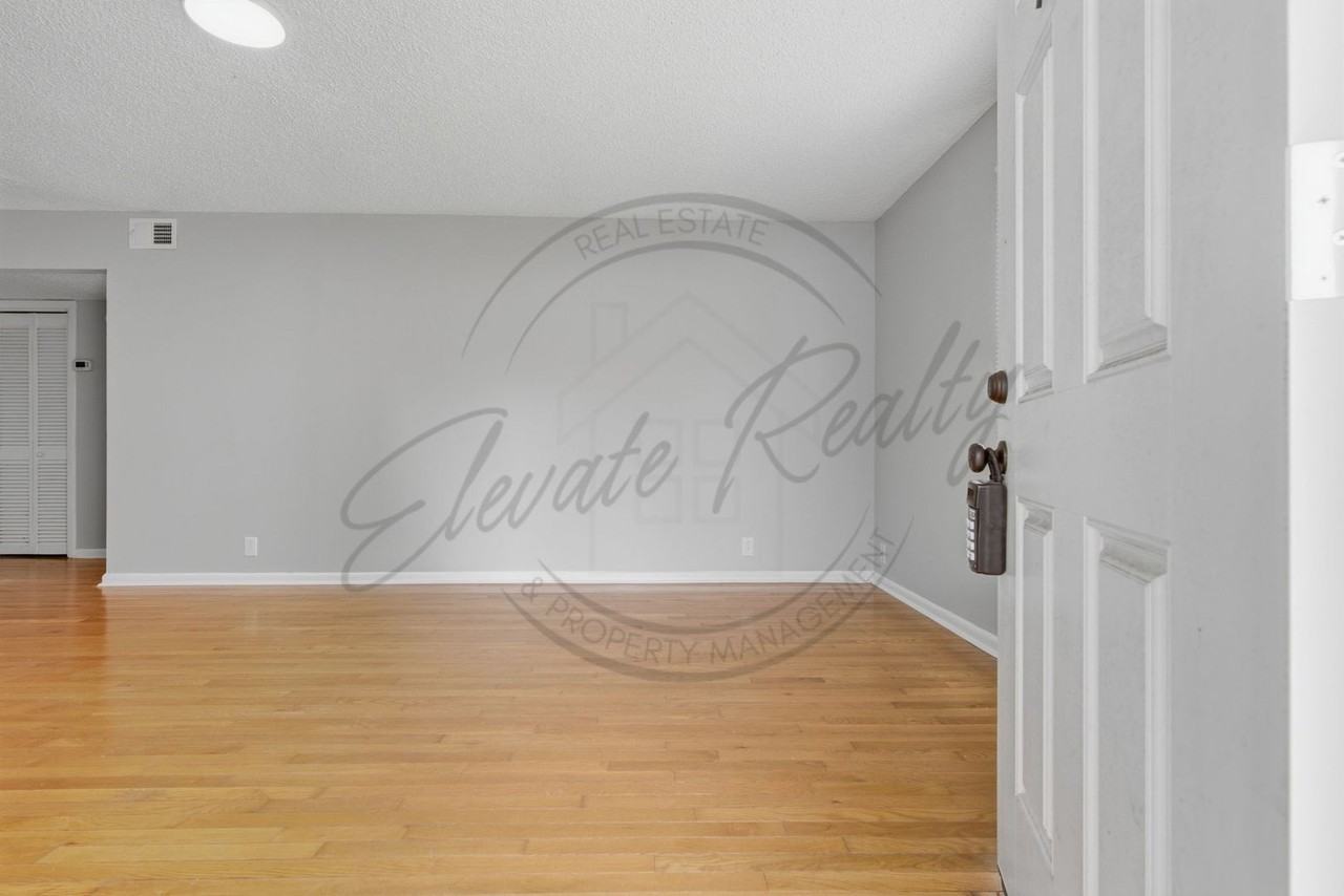 703 Linden Green Dr - Photo 5 of 20
