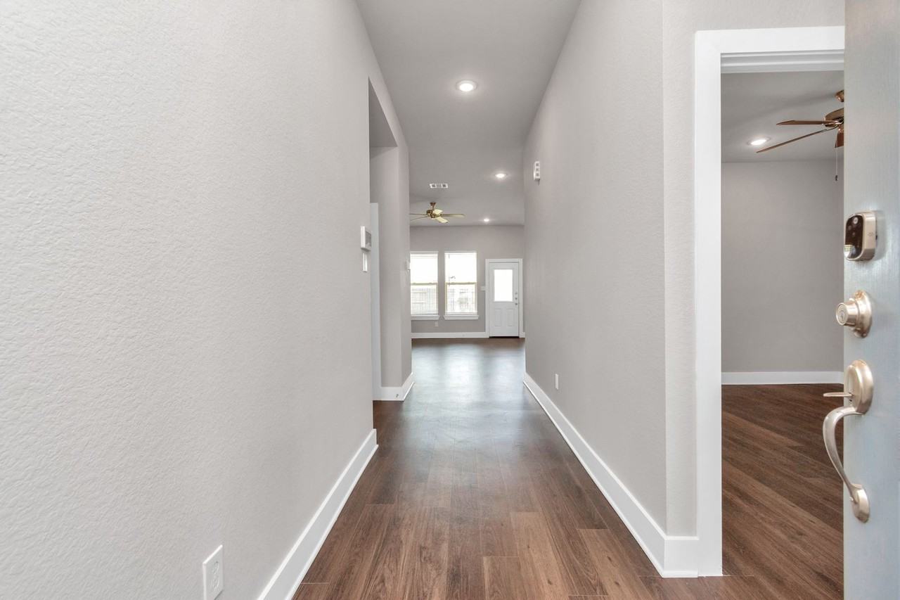 10642 Cascade Creek Dr - Photo 2 of 39