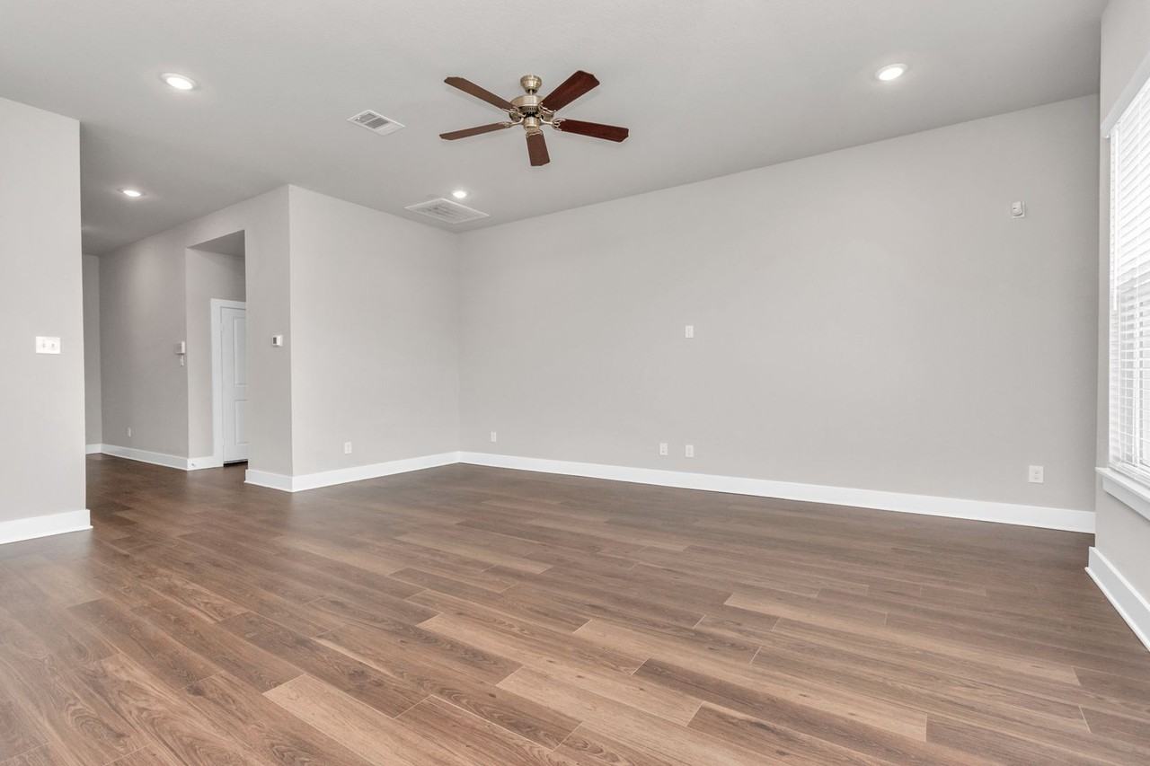 10642 Cascade Creek Dr - Photo 5 of 39