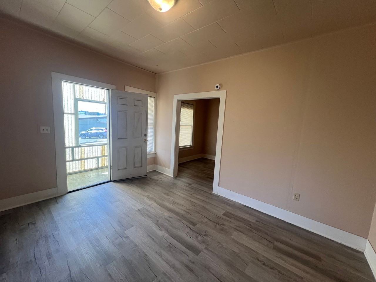 1189 Virginia Ave - Photo 2 of 8
