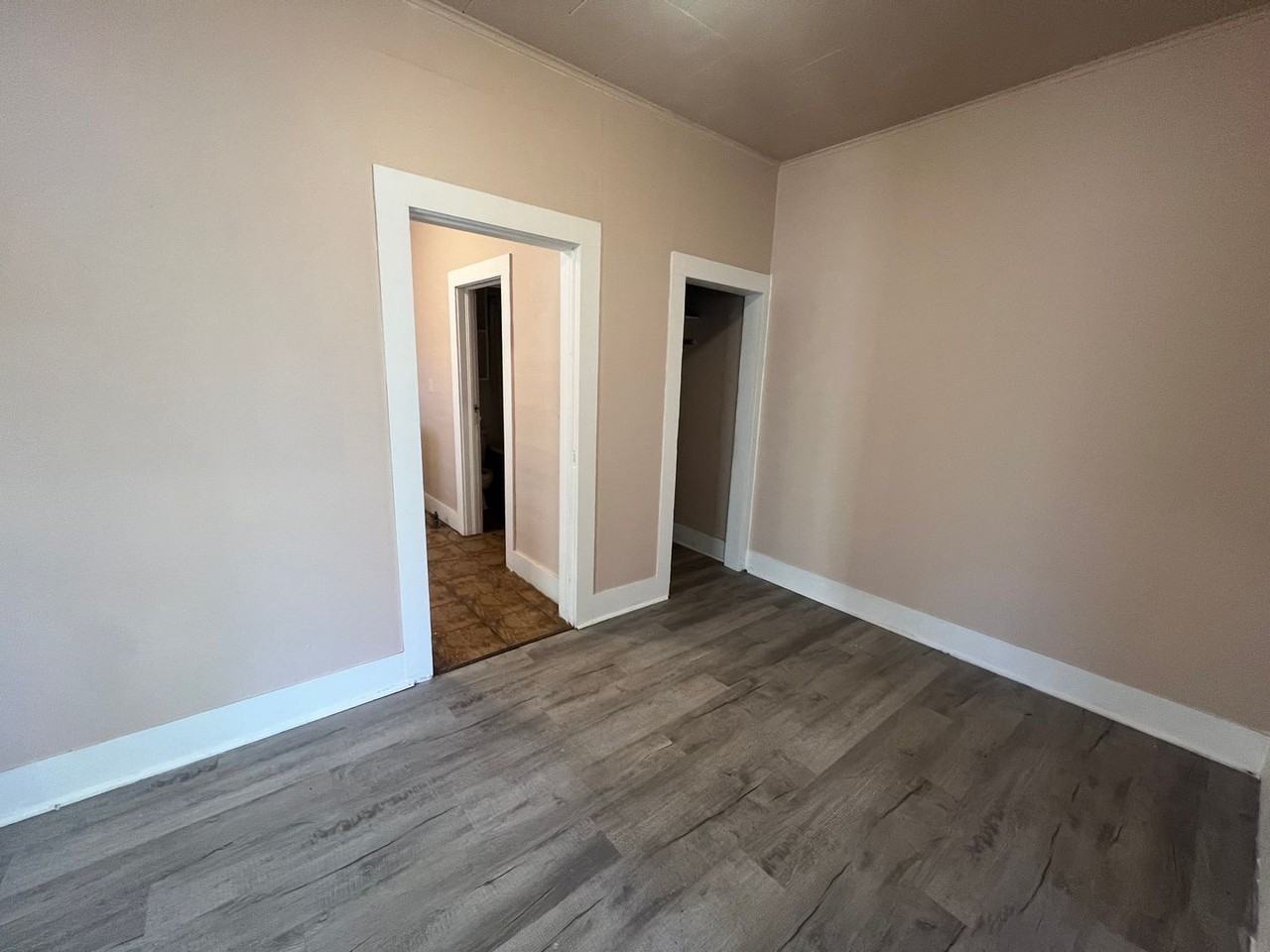 1189 Virginia Ave - Photo 3 of 8