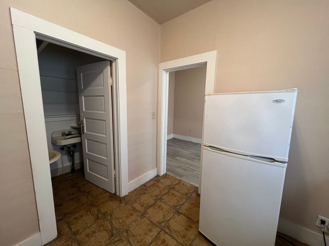 1189 Virginia Ave - Photo 4 of 8