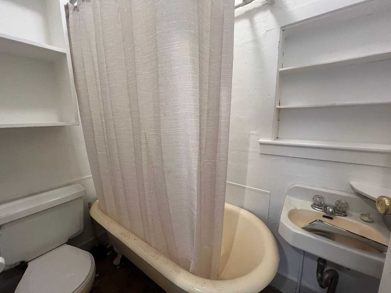 1189 Virginia Ave - Photo 6 of 8