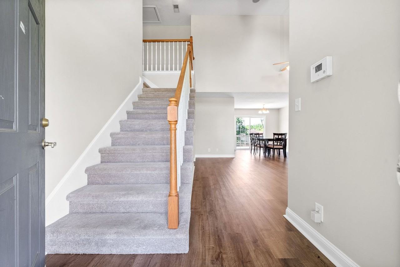 680 Foxfield Dr - Photo 4 of 34