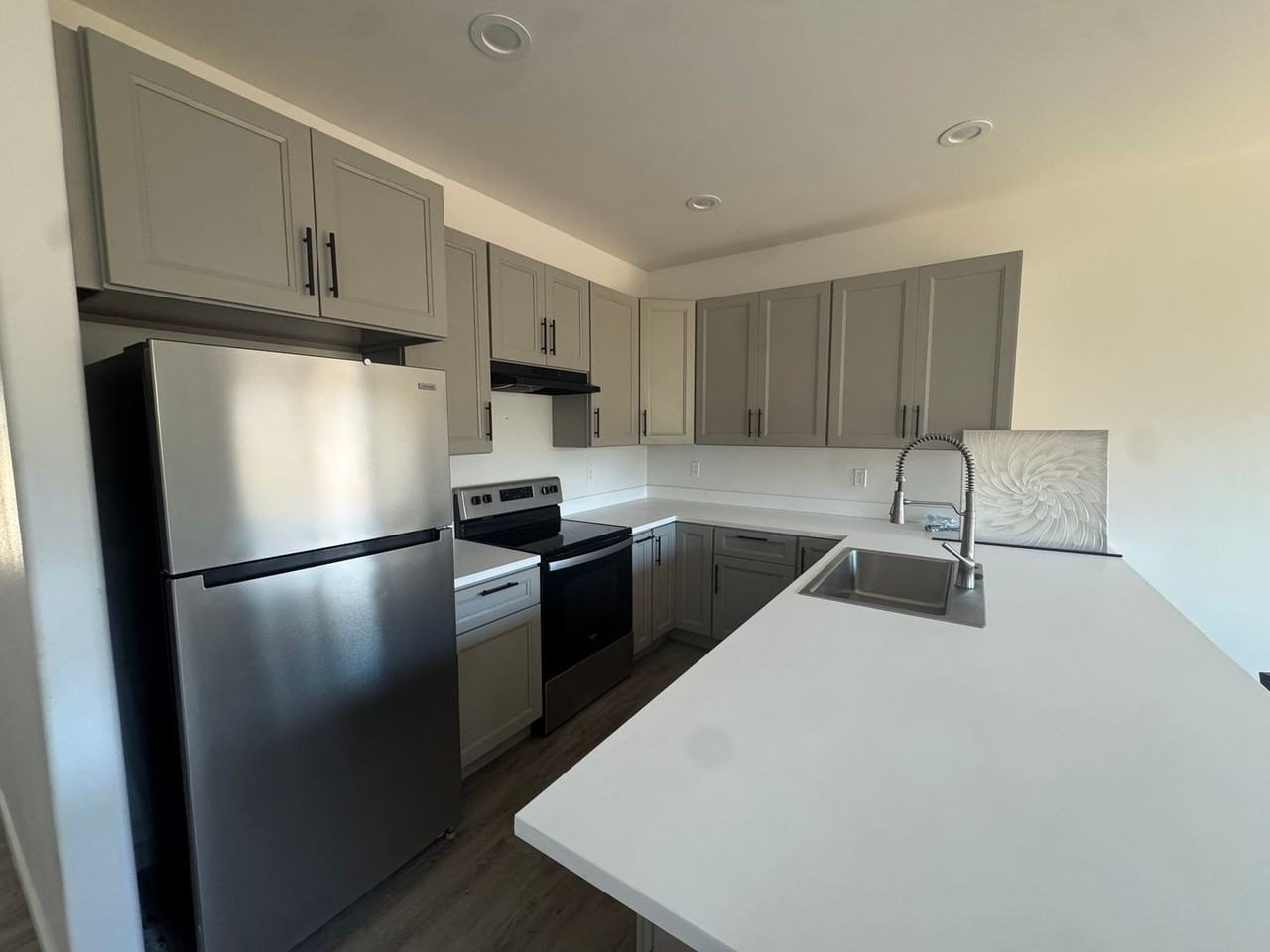 160 Allison Ave - Photo 4 of 21
