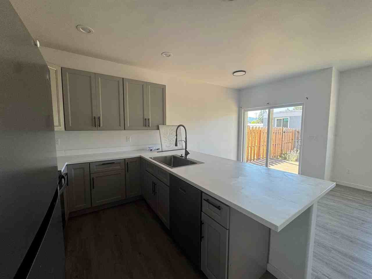 160 Allison Ave - Photo 5 of 21