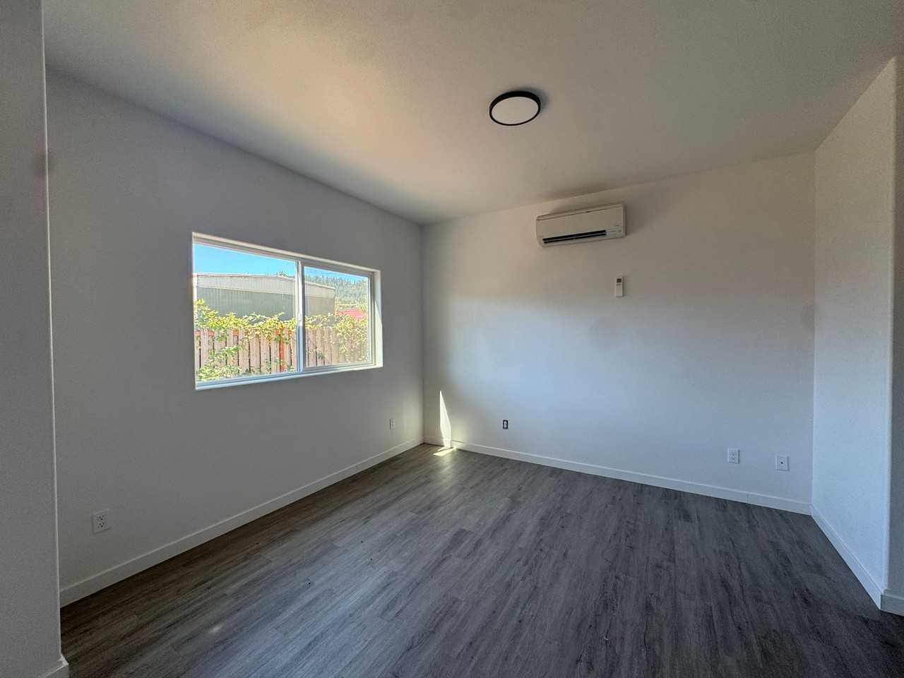 160 Allison Ave - Photo 7 of 21