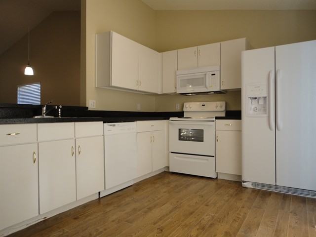 732 McLean Ct - Photo 3 of 11