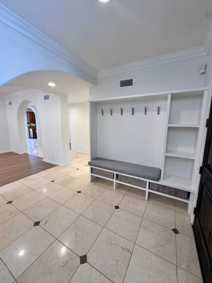 326 Manila Ave - Photo 2 of 50