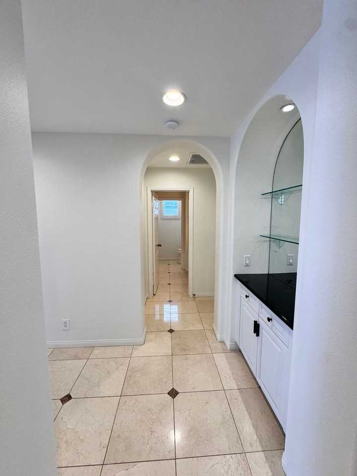 326 Manila Ave - Photo 4 of 50
