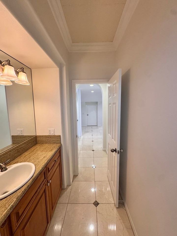 326 Manila Ave - Photo 6 of 50