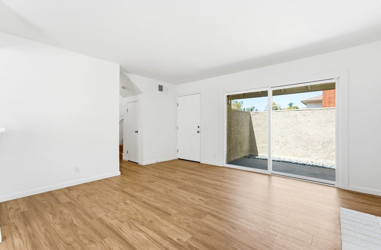 15192 Moir Ct - Photo 3 of 26