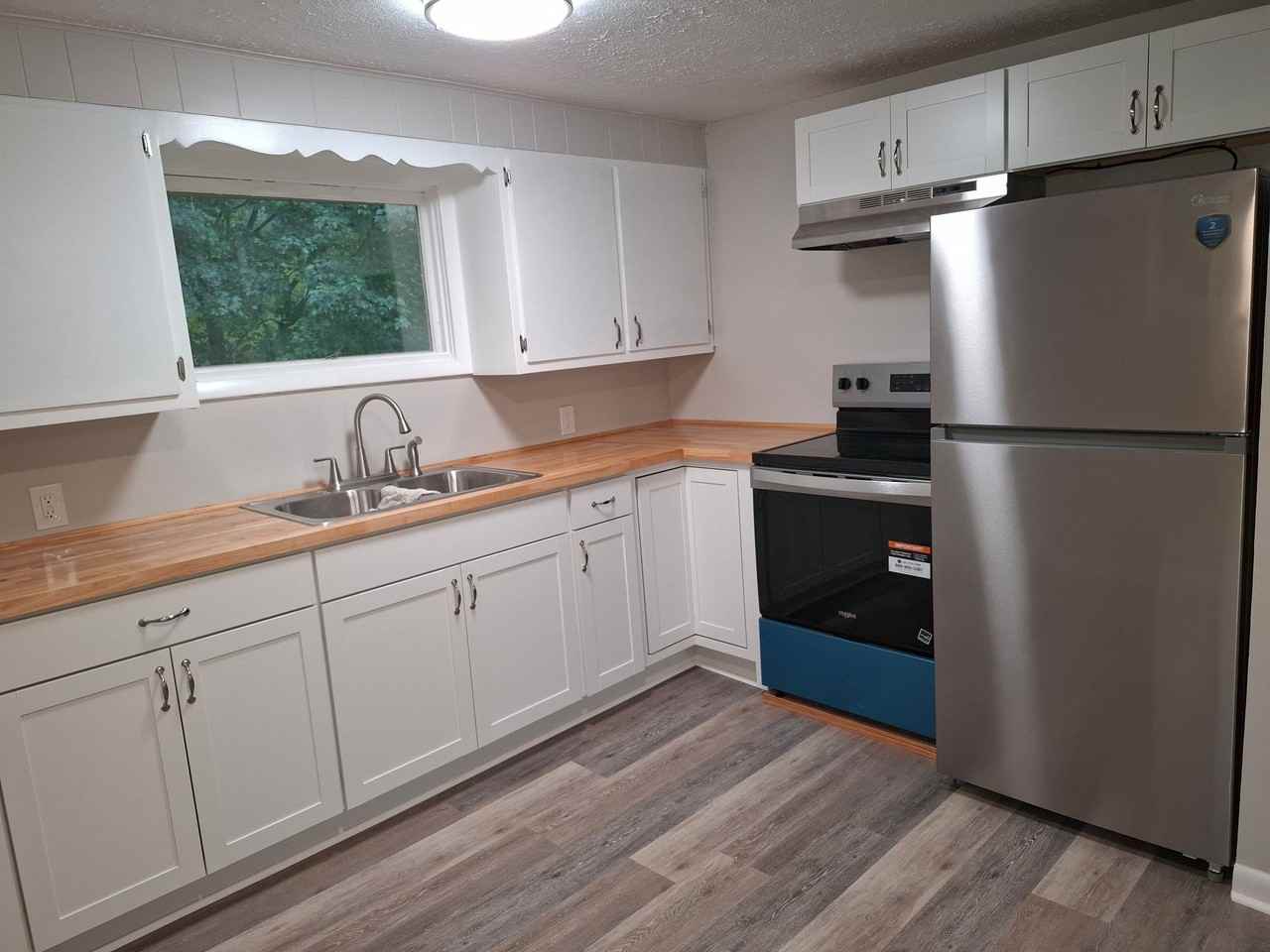 2 Bed 1 Bath apartment - Photo 3 of 14