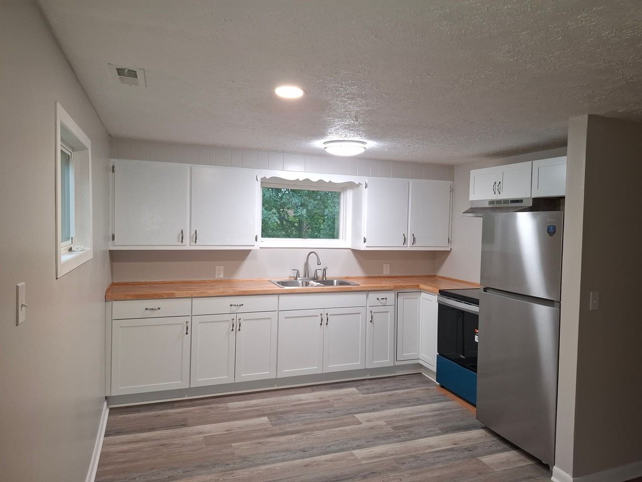 2 Bed 1 Bath apartment - Photo 4 of 14