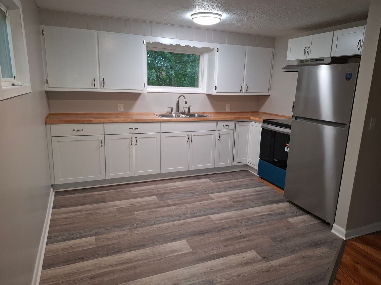 2 Bed 1 Bath apartment - Photo 5 of 14