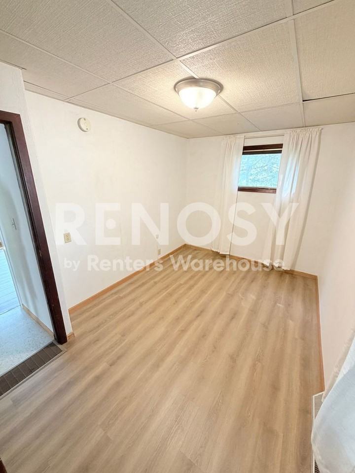 320 Linden Ave W - Photo 6 of 17