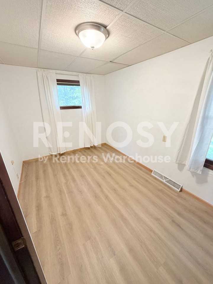 320 Linden Ave W - Photo 7 of 17