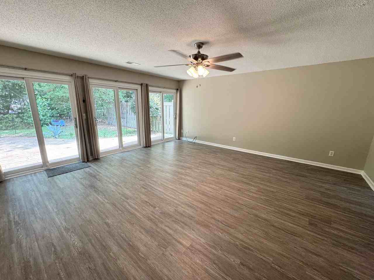 109 Hickory Dr - Photo 2 of 8
