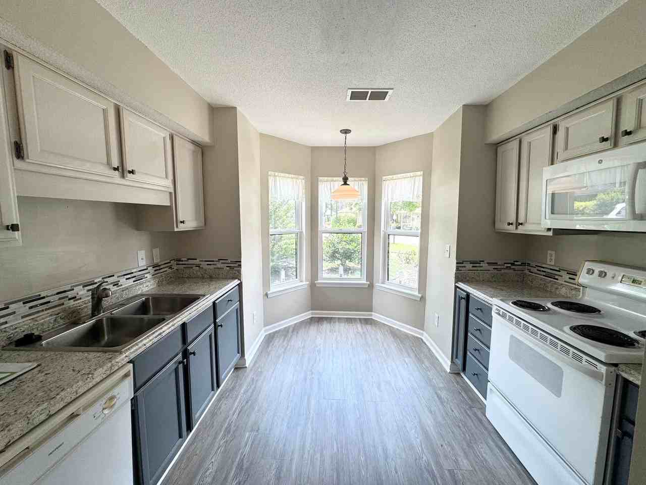 109 Hickory Dr - Photo 3 of 8