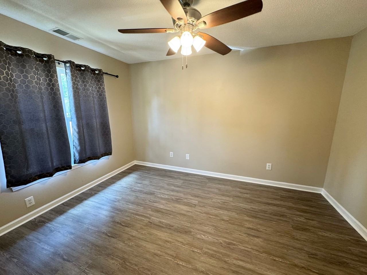 109 Hickory Dr - Photo 4 of 8