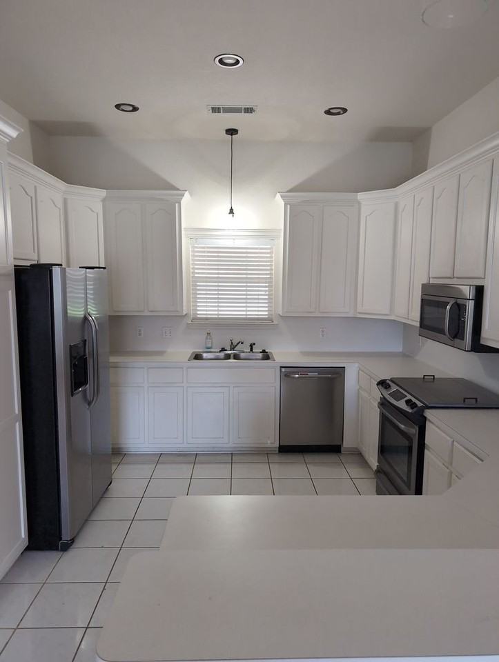 7647 Rosewood Dr - Photo 4 of 12