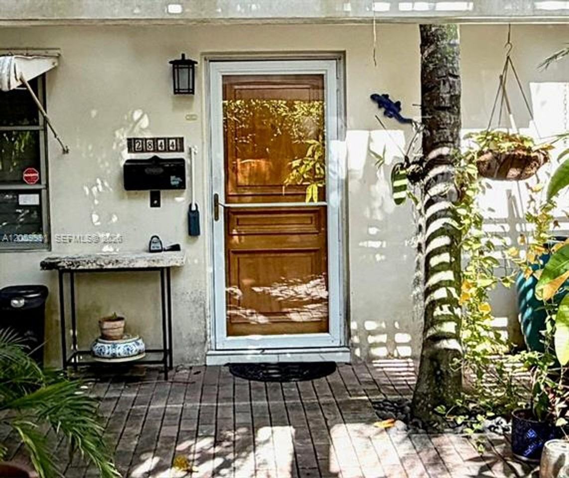 2844 Coconut Ave #A - Photo 2 of 25
