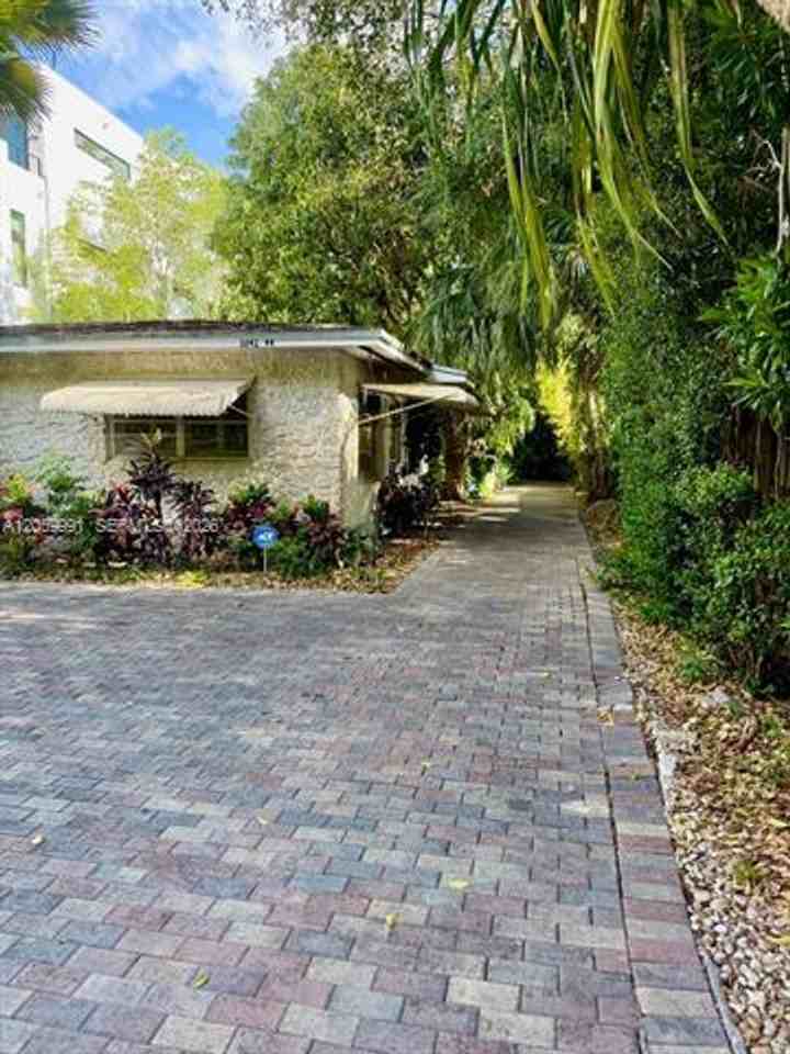 2844 Coconut Ave #A - Photo 3 of 25