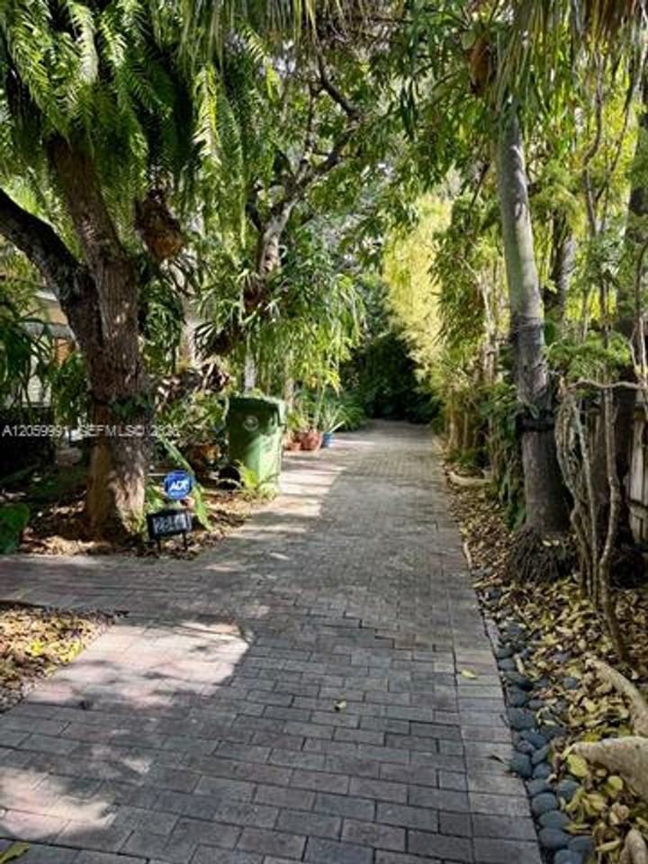 2844 Coconut Ave #A - Photo 5 of 25