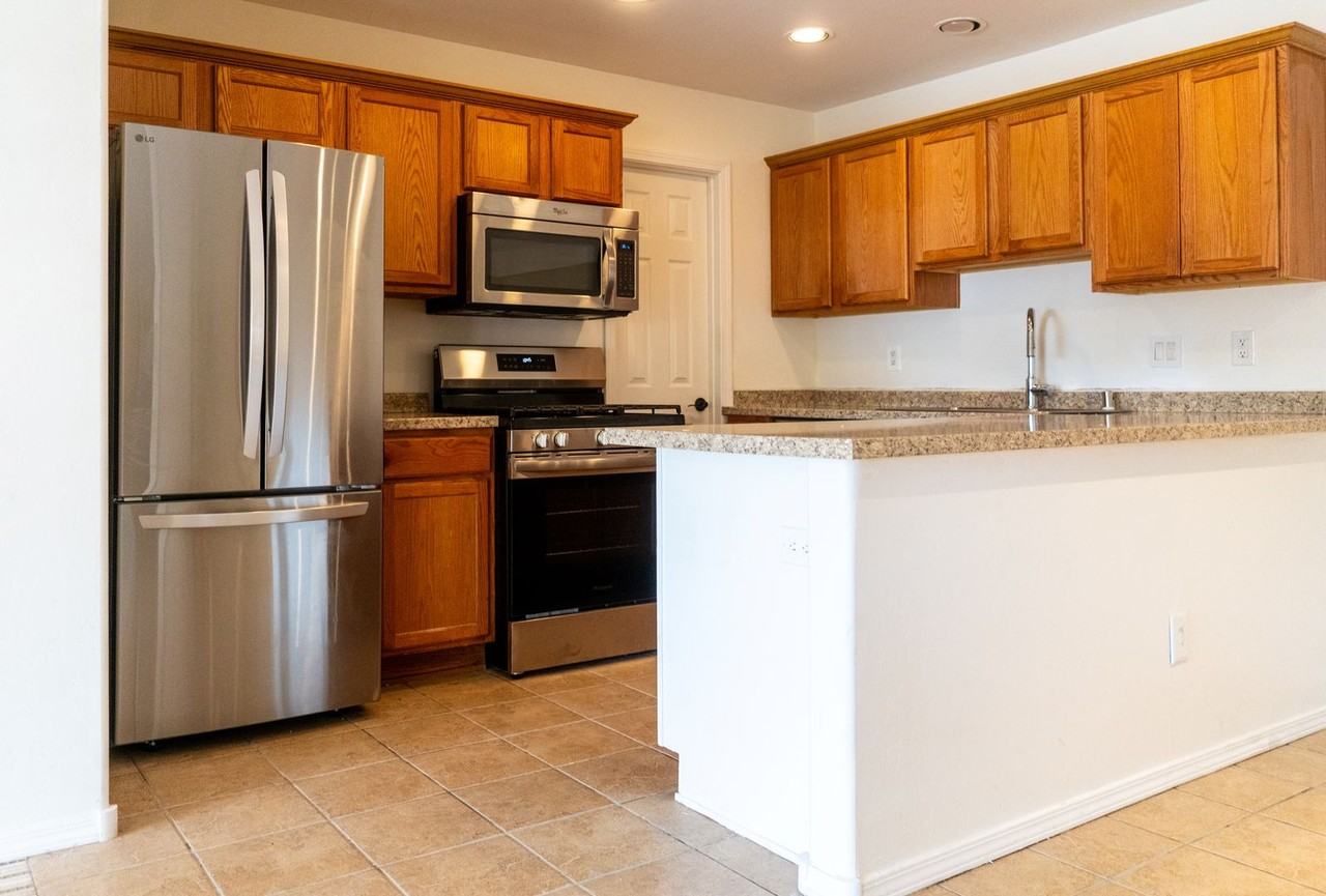 2600 W Zia Rd - Photo 4 of 11