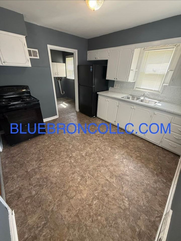 1110 N Union St - Photo 3 of 7