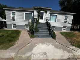 featured image of 422 E Terry St