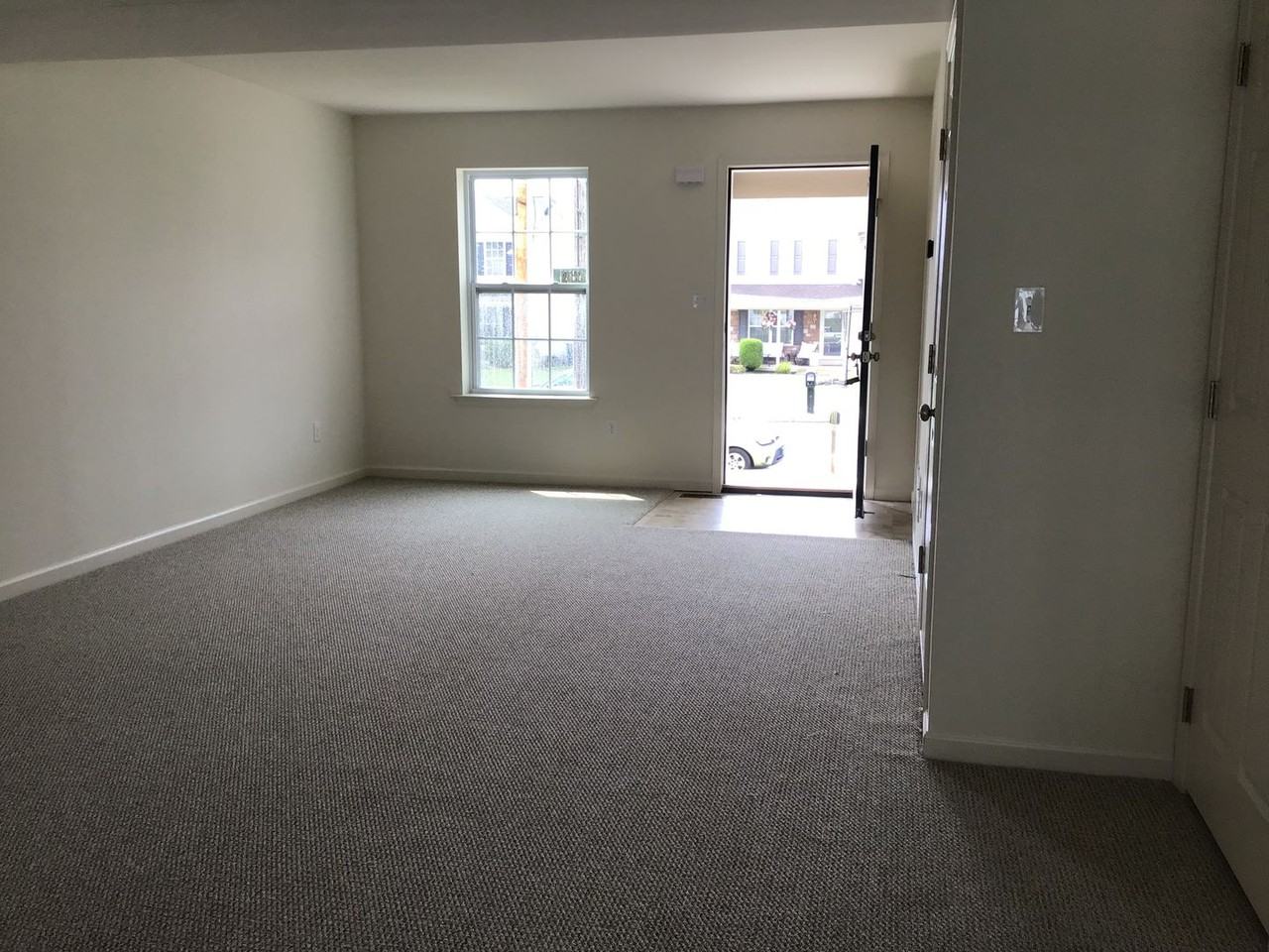 2809 Mannerchor Rd - Photo 3 of 21