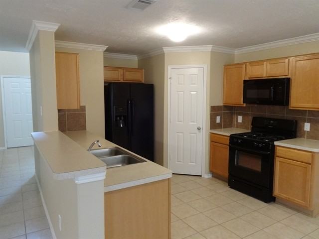 7819 Talladega Springs Ln - Photo 3 of 12