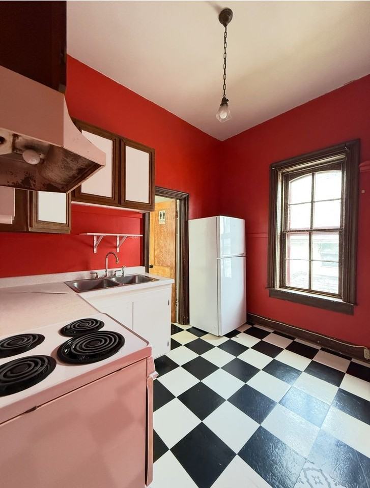 1008 Tippecanoe St #2 - Photo 5 of 8