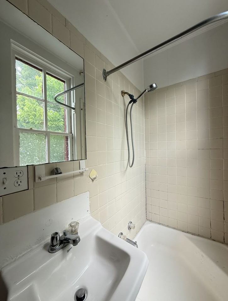1008 Tippecanoe St #2 - Photo 6 of 8