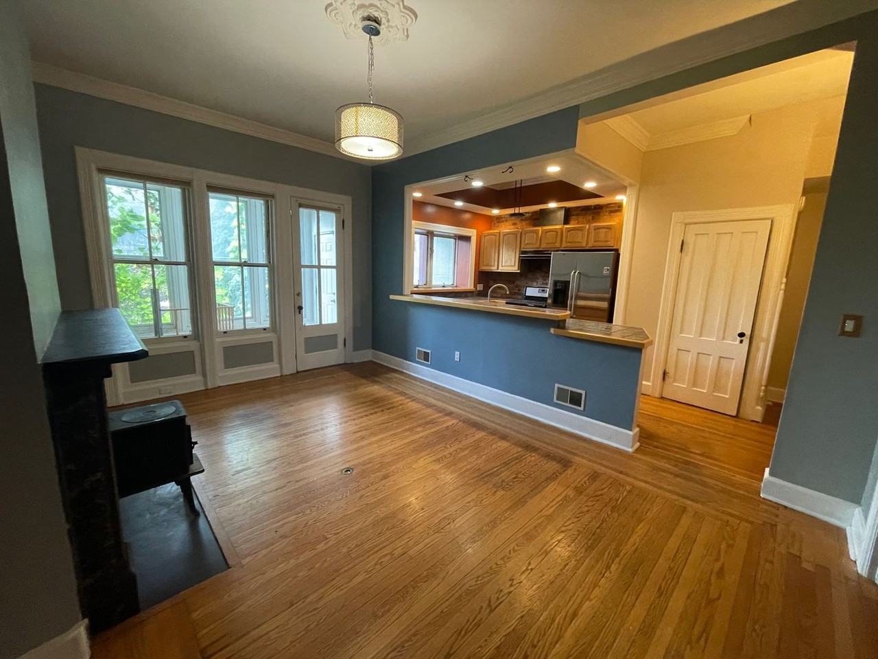 80 Chestnut St - Photo 3 of 12