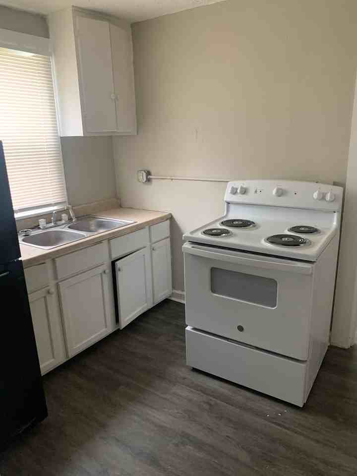 605 Woodford Avenue - Photo 2 of 7