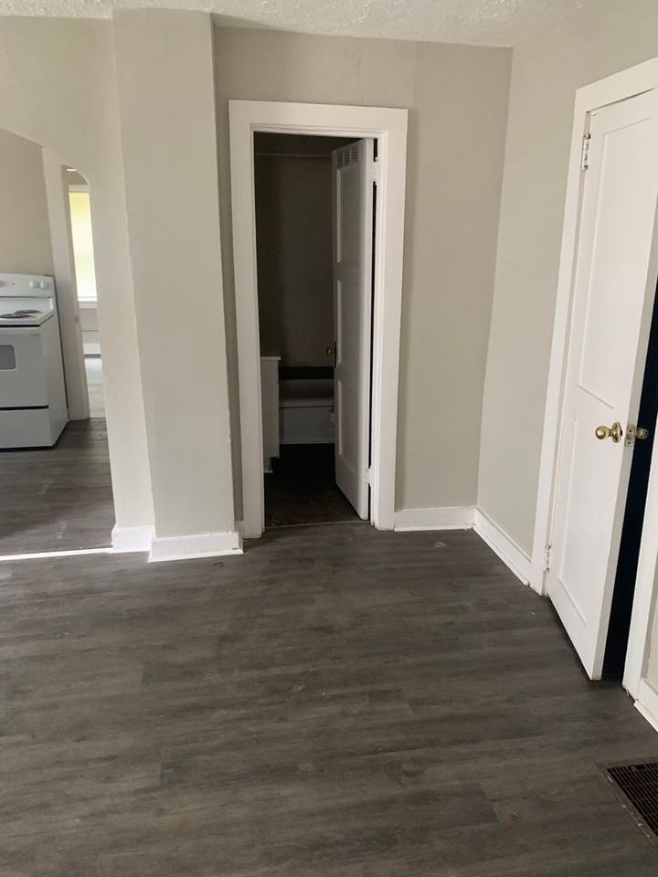 605 Woodford Avenue - Photo 3 of 7