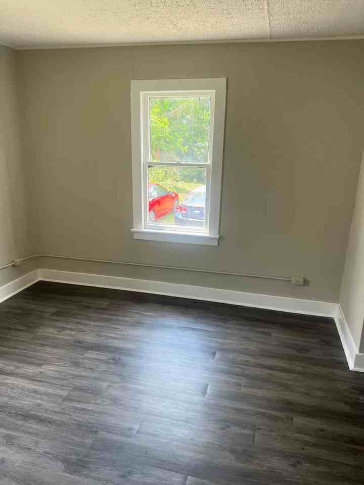 605 Woodford Avenue - Photo 6 of 7