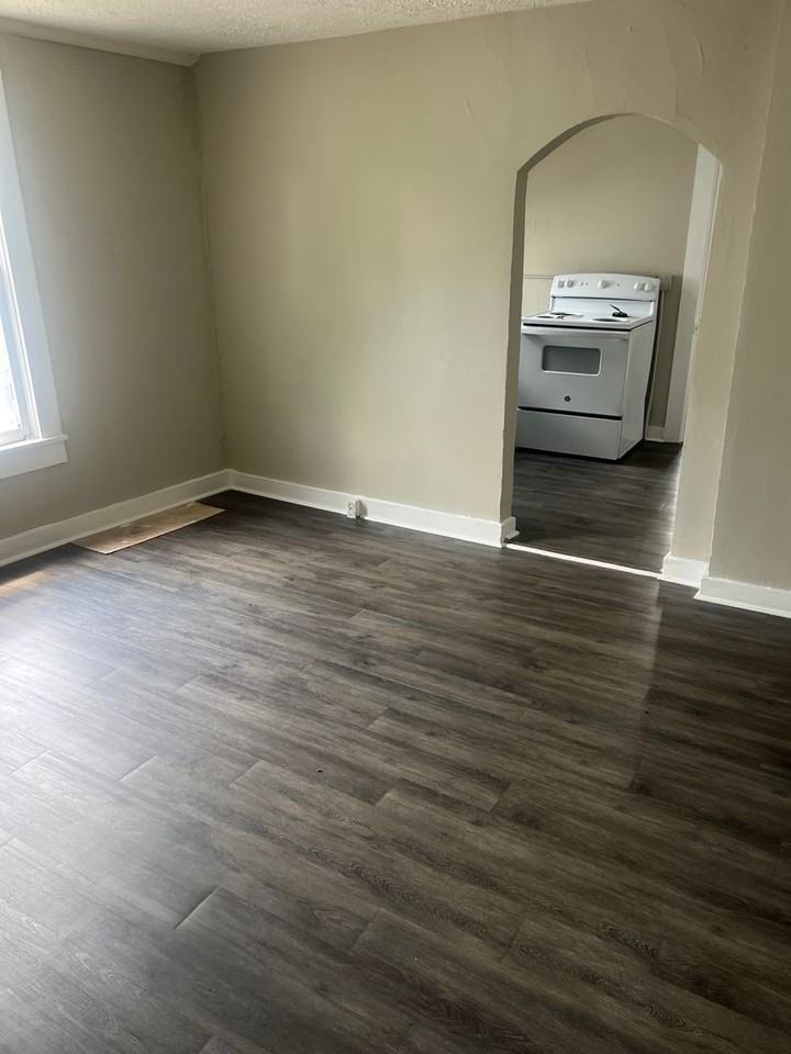 605 Woodford Avenue - Photo 7 of 7