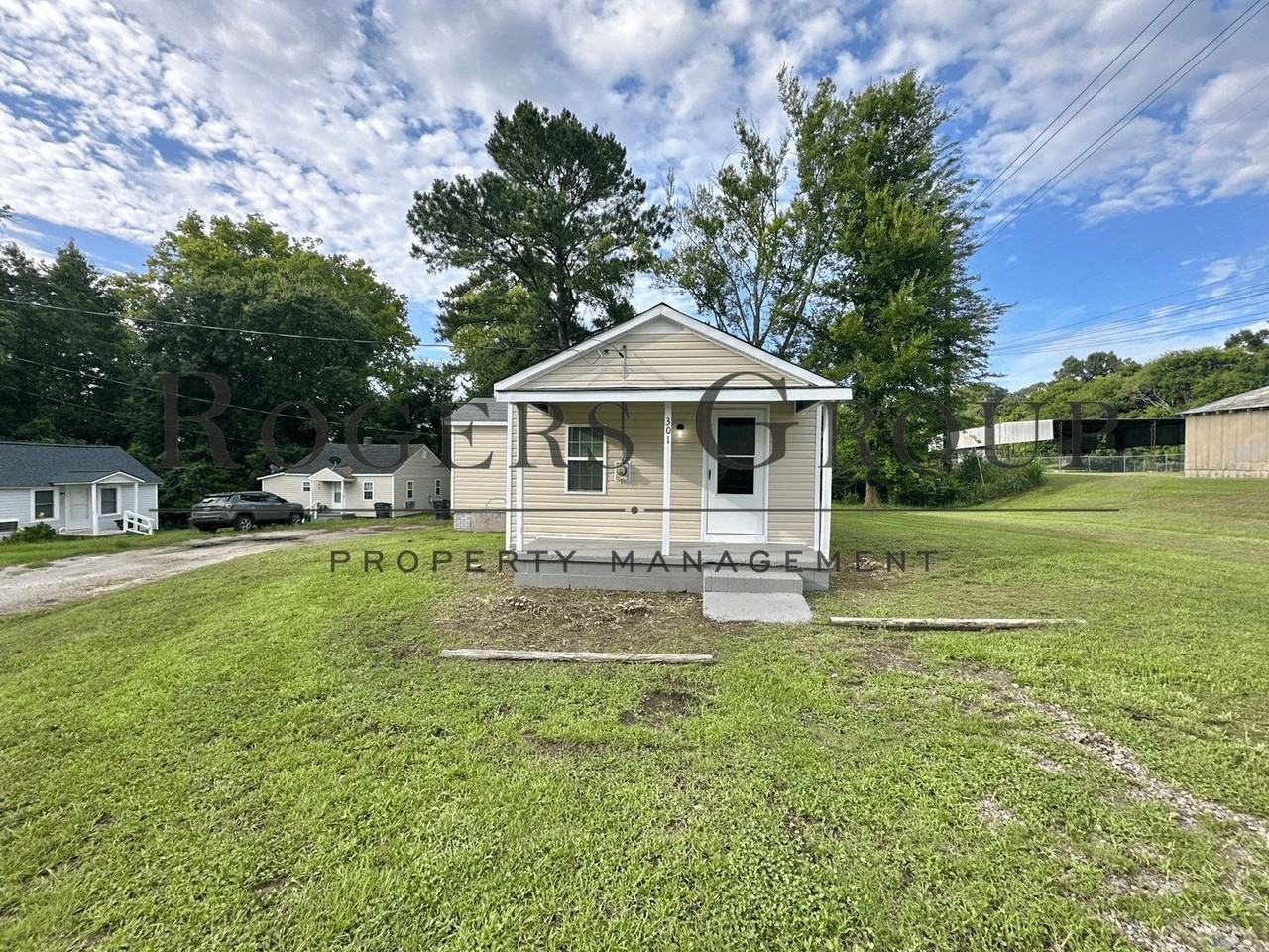 301 Perry St - Photo 2 of 12