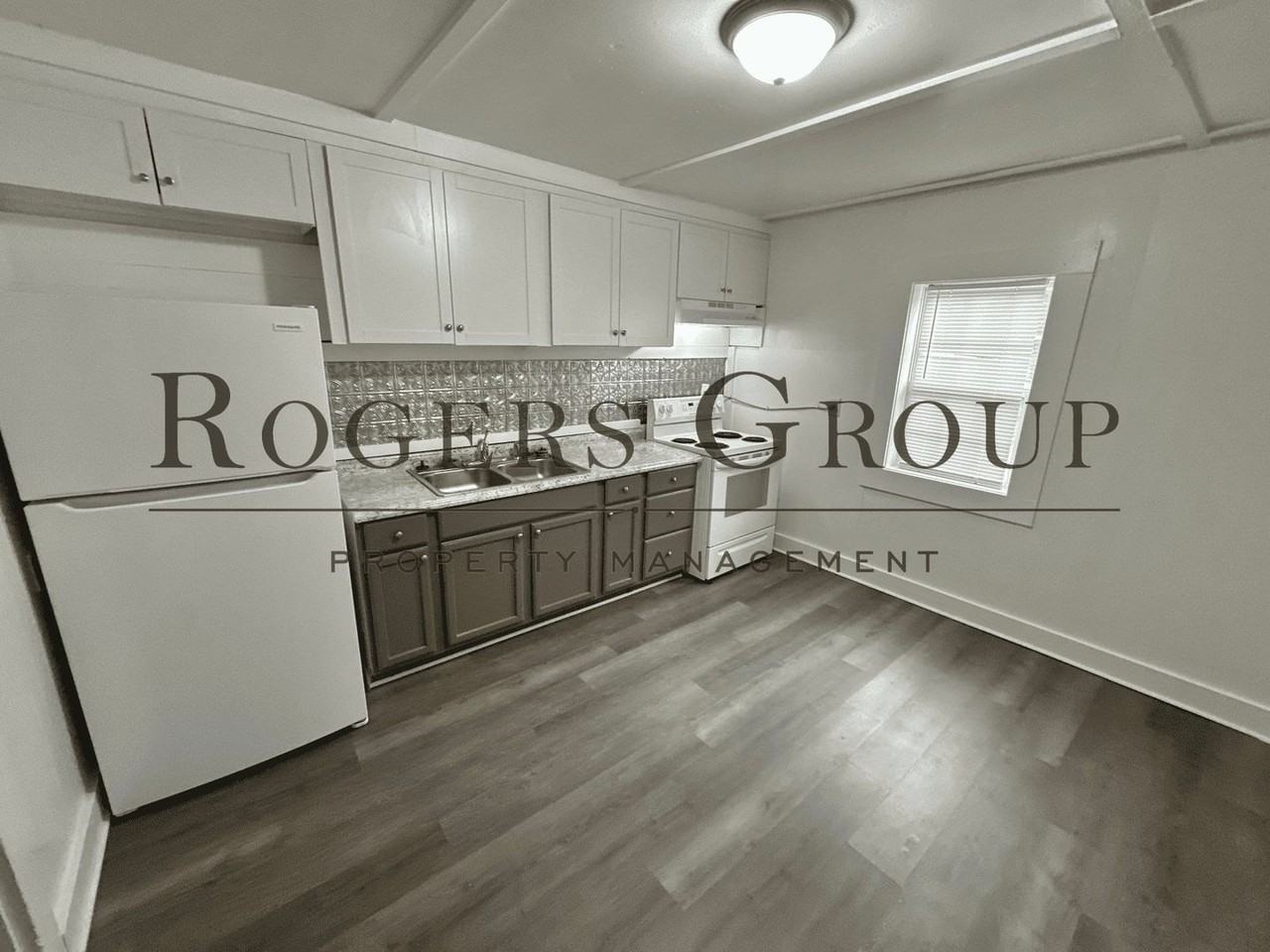 301 Perry St - Photo 3 of 12