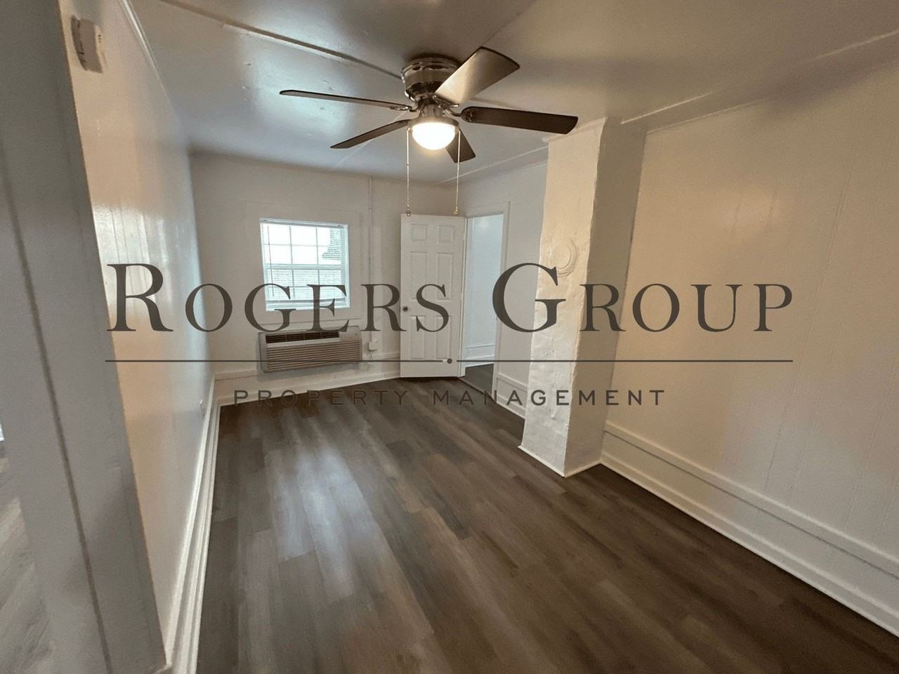 301 Perry St - Photo 4 of 12