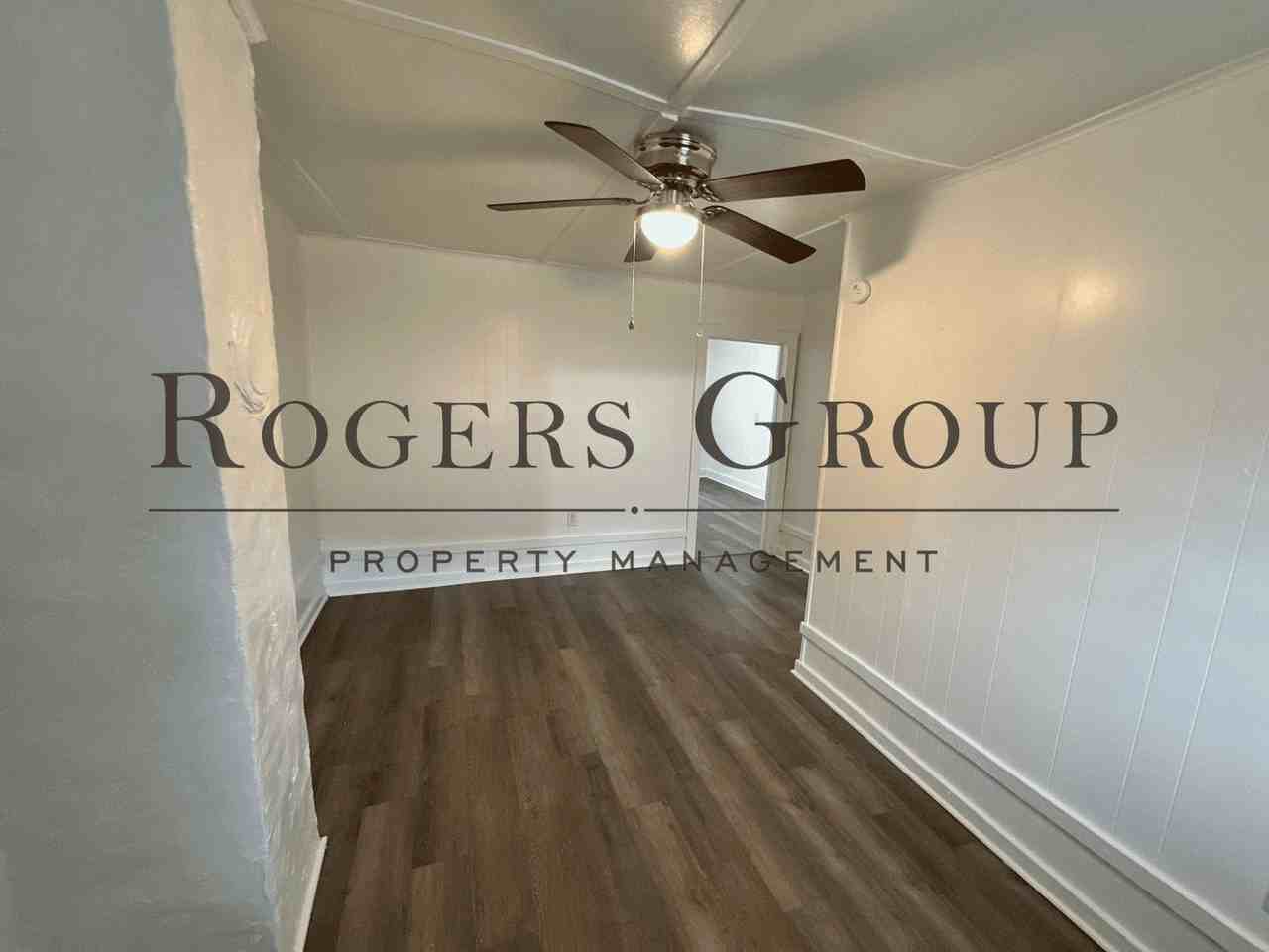 301 Perry St - Photo 6 of 12